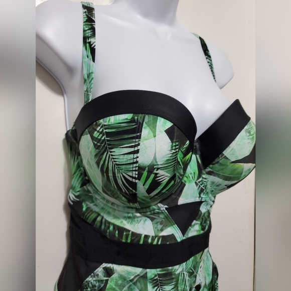 Torrid Vixen Green Palm Cutout One Piece Swimsuit 0 & 3 - Picture 3 of 11